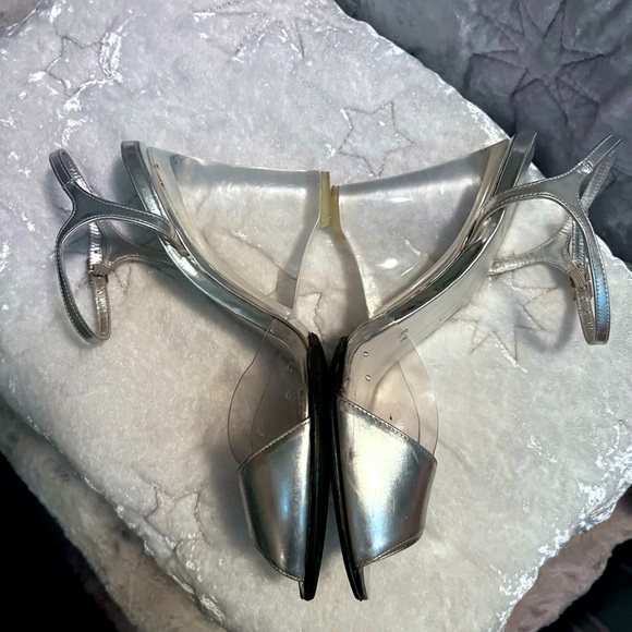 STUART WEITZMAN Y2K SILVER W/LUCITE WEDGE SANDALS SIZE 8.5 - Picture 2 of 12